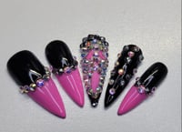 Image 1 of Pink hallo Press On Nails
