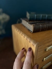 Image 6 of Petit meuble de métier, trois tiroirs, 1950!