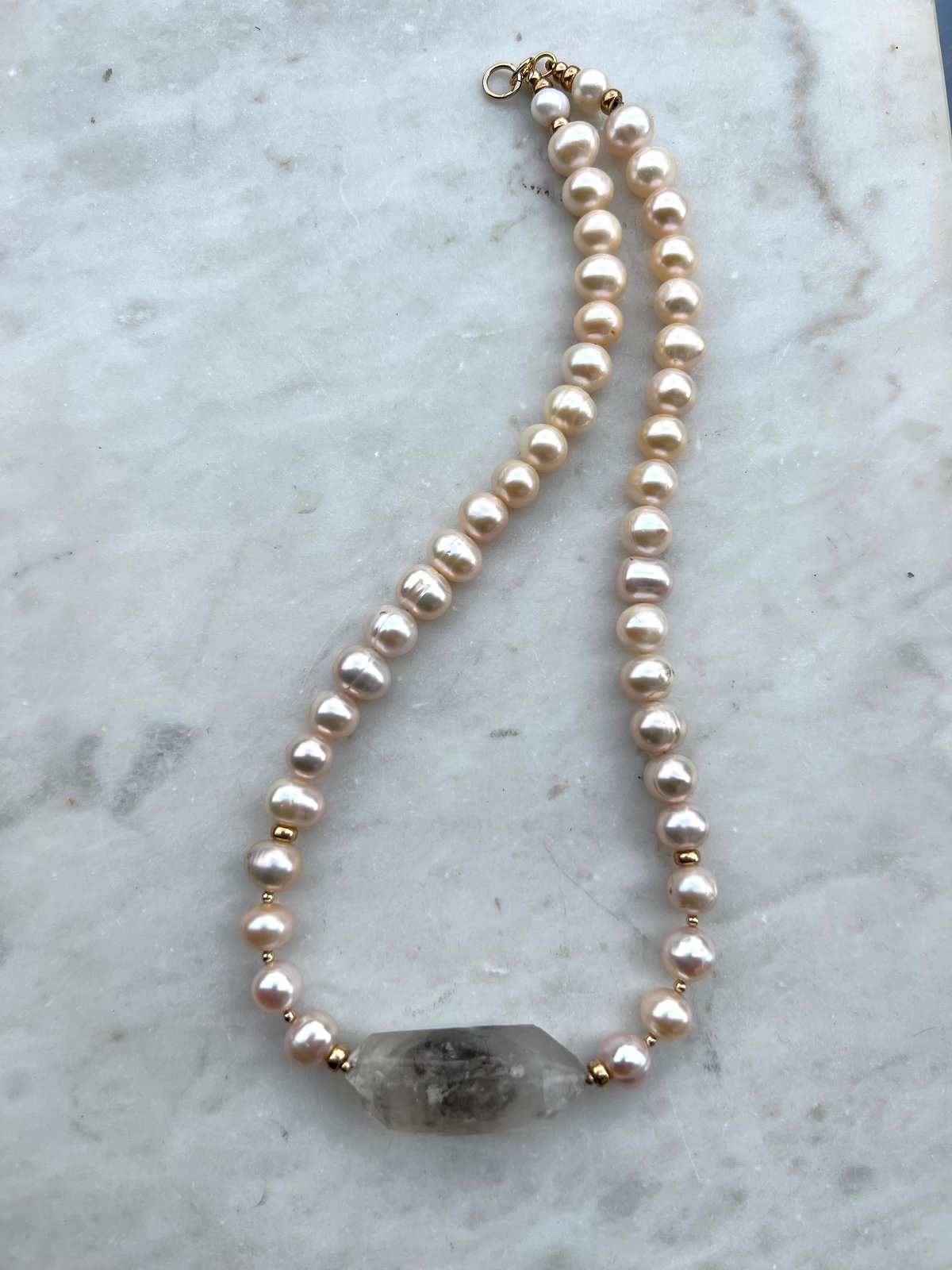 HORIZONS-lg pearl + clear/gray quartz