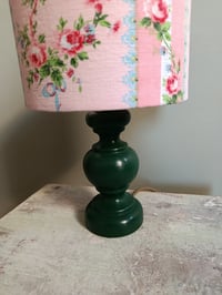 Image 4 of Lampe de table " Écrin de roses "