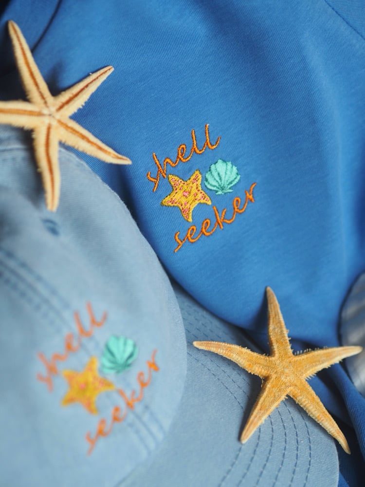 Image of  Summer Sprinkle Tee, Shell Seeker - Bright Blue