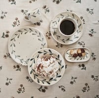 Image 2 of Nappe et coussin fleuri
