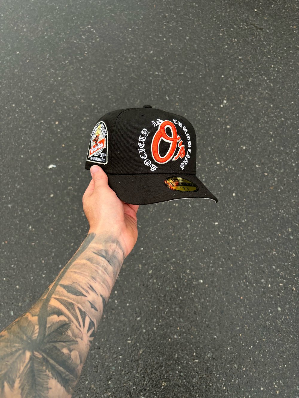 Image of BLACK TWO TONE LOGO BALTIMORE ORIOLES CUSTOM FITTED CAP