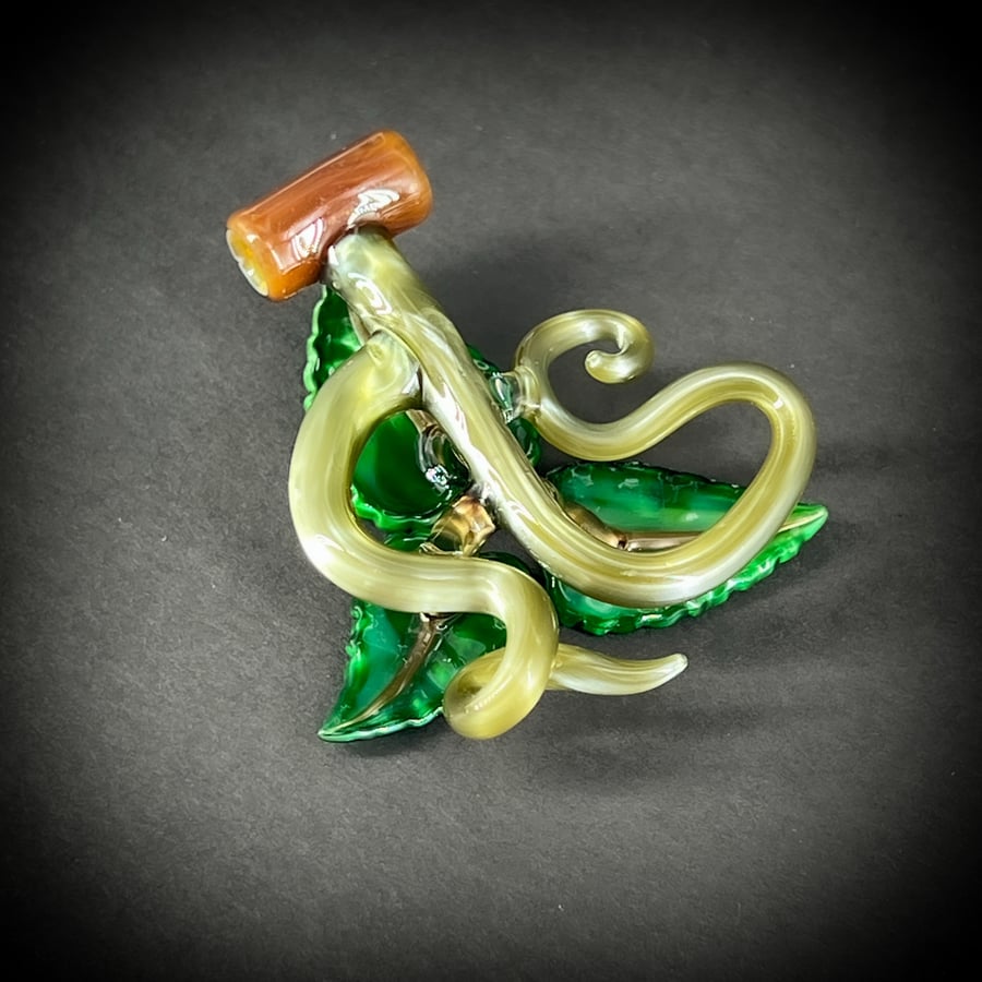 Image of Emerald Trifoliate Leaf Pendant 