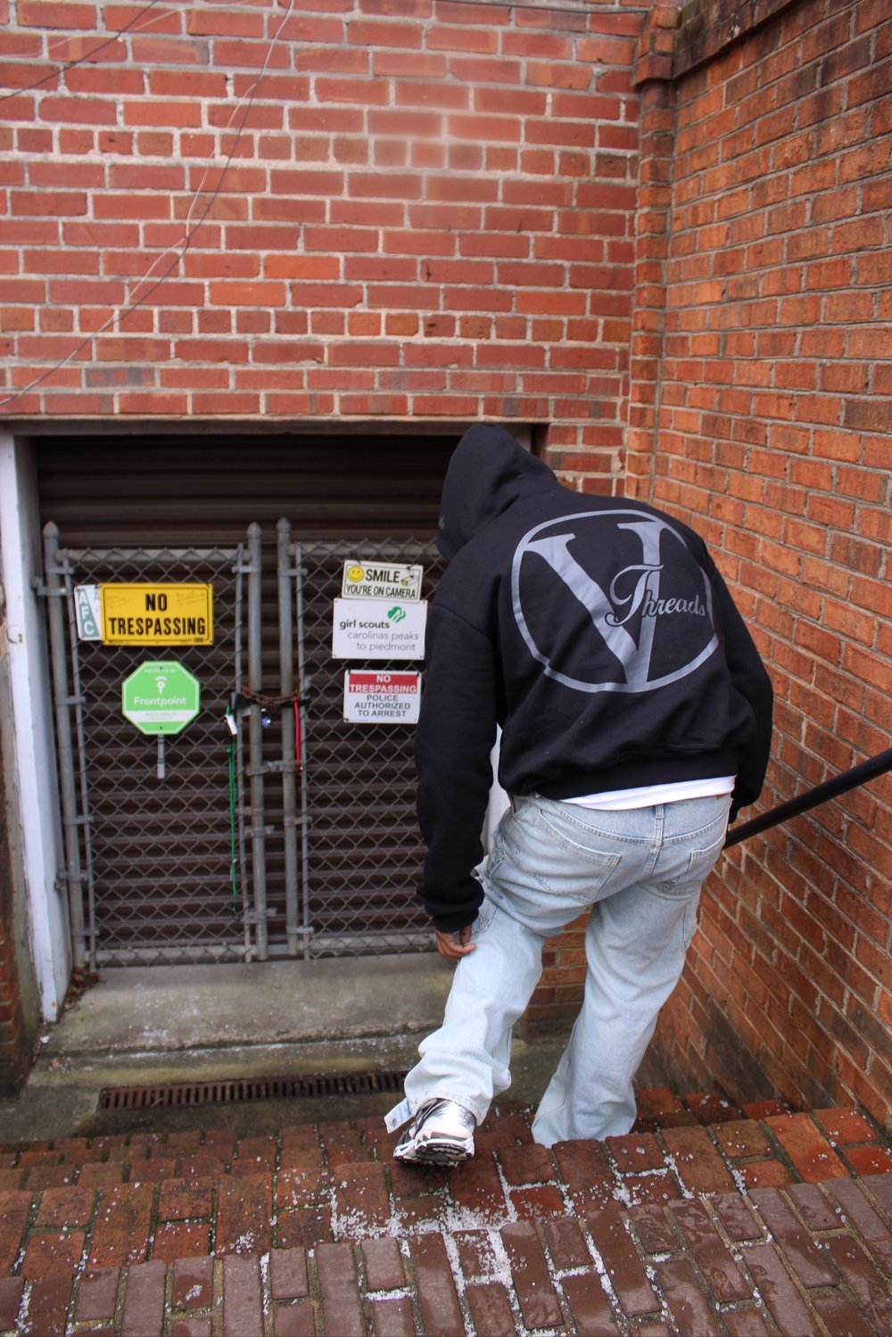V1 (BLACK)