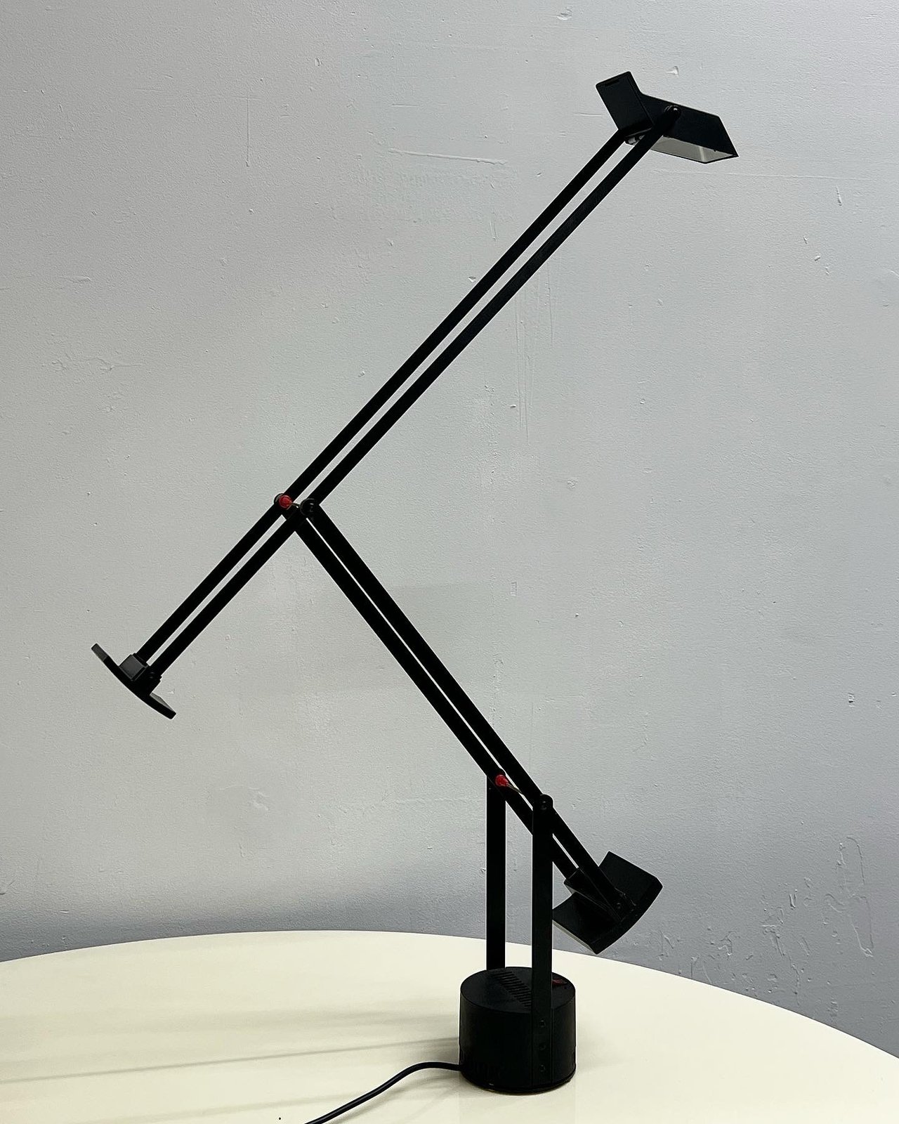 zonsopkomst Mitt Persoonlijk Early Artemide “tizio” table lamp | Core Court Studio