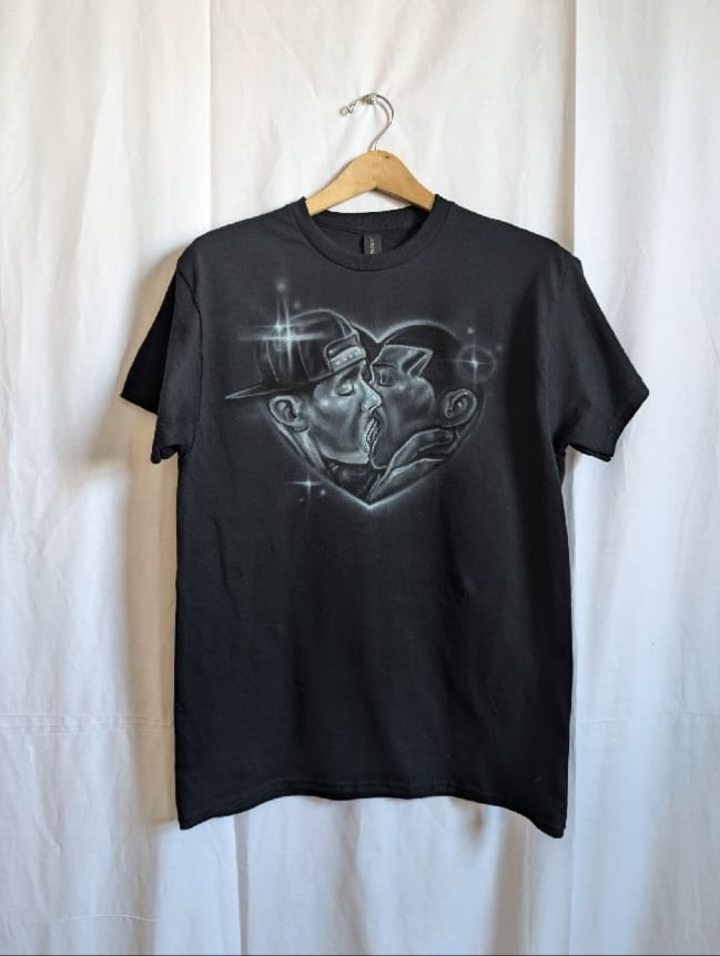 beso cholo white on black 