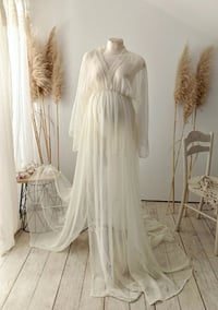 Image 2 of Maternity Photoshoot dress Eliana | size M | cream chiffon