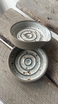 Image 3 of Sæbeskåle i mørkt ler