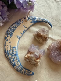 Image 2 of Lune à accrocher 🩵