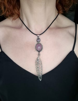 Feather and quartz necklace 
