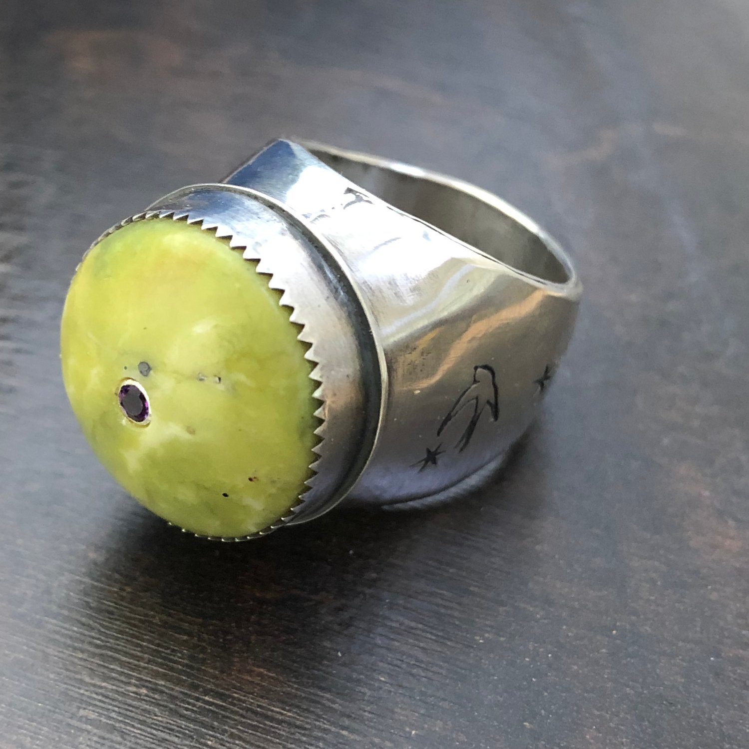 Image of  Serpentine Hollow Form Signet Ring with Amethyst Inset