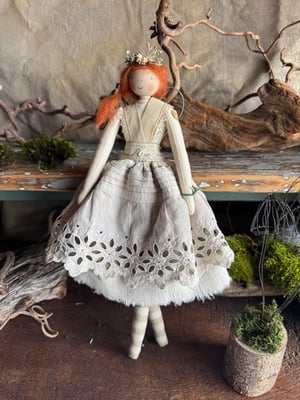 Image of Fae with auburn hair