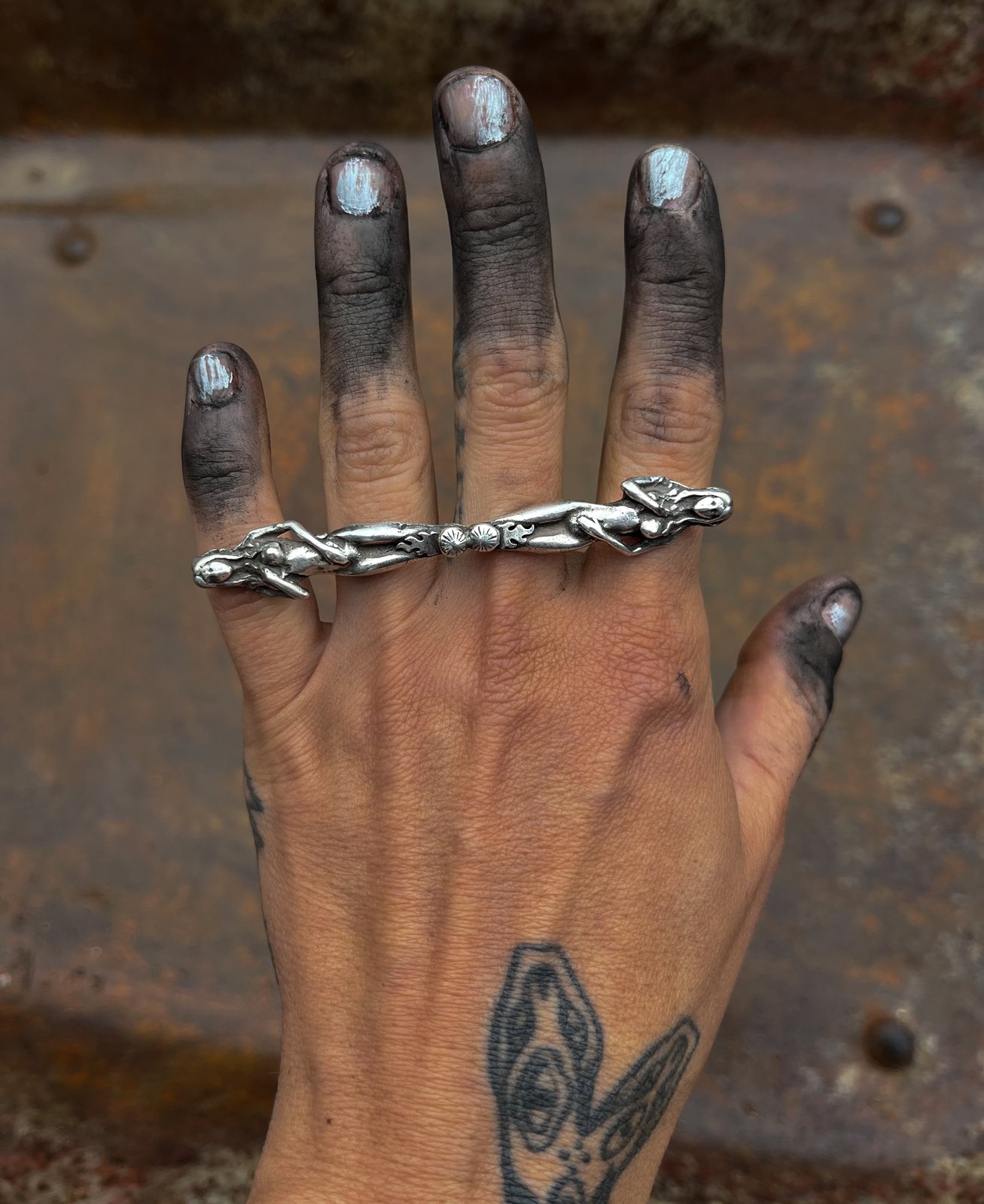 Twin Flame Knuckle Duster | Serpentine Silver Queen