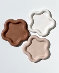 Image 1 of FLOWER DISH