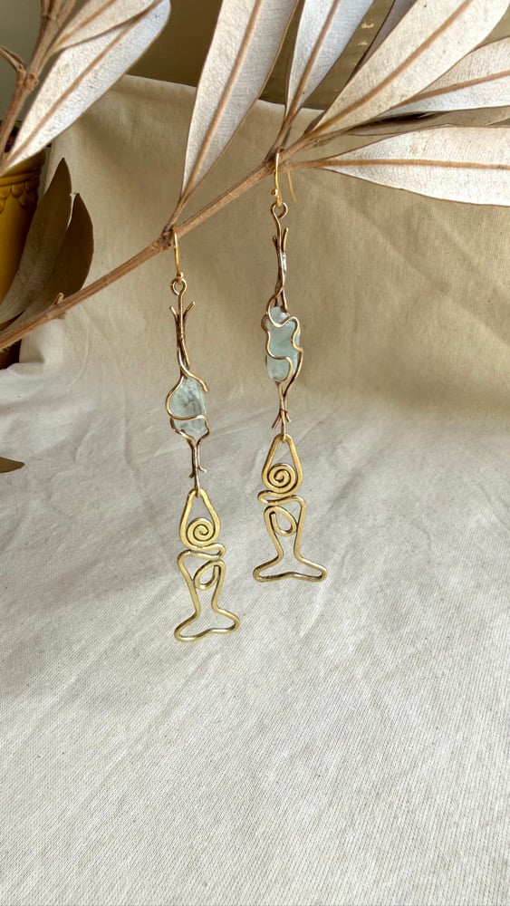 Image of Brass earrings with raw aquamarine 