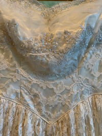 Image 15 of 1960s Lace Beauty 