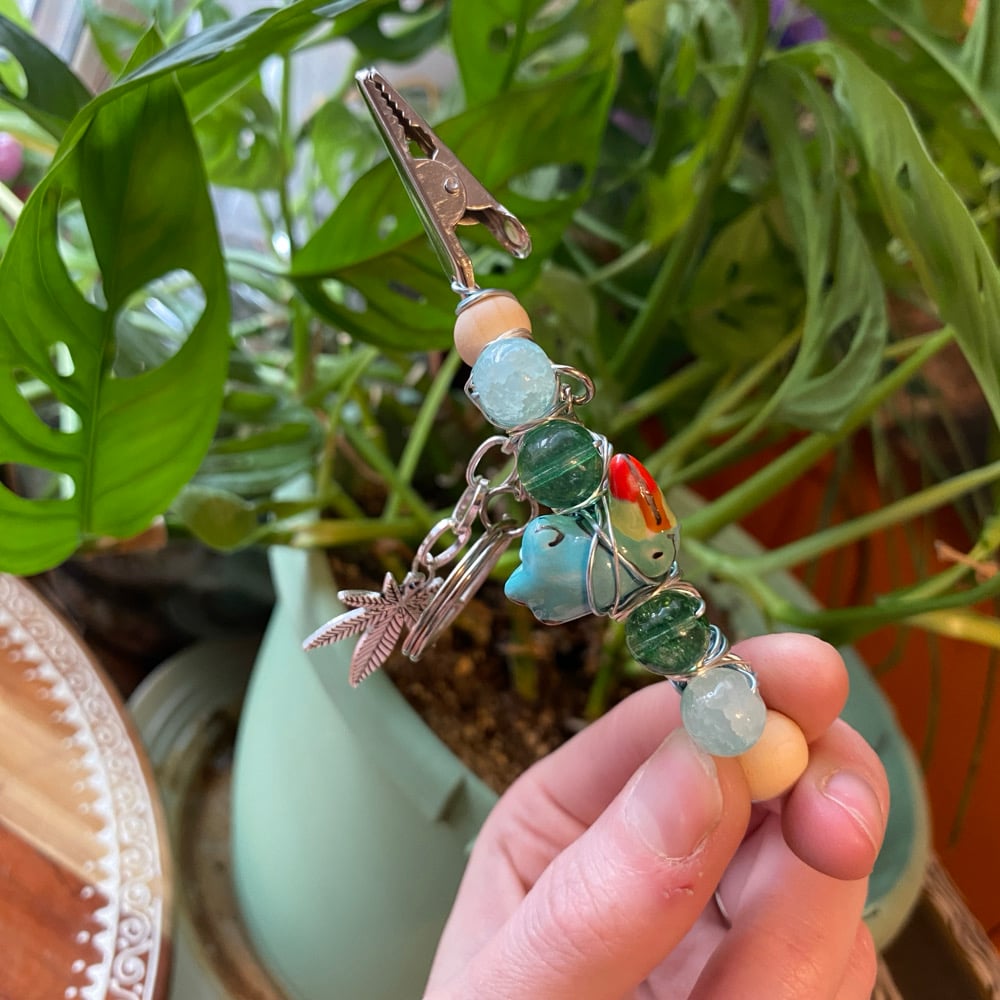 Image of rainforest macaw clip keychain 