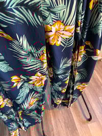 Image 5 of 2 piece flower set