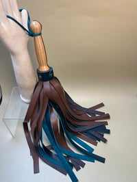 Image 5 of Chocolate Mint Stinger leather flogger