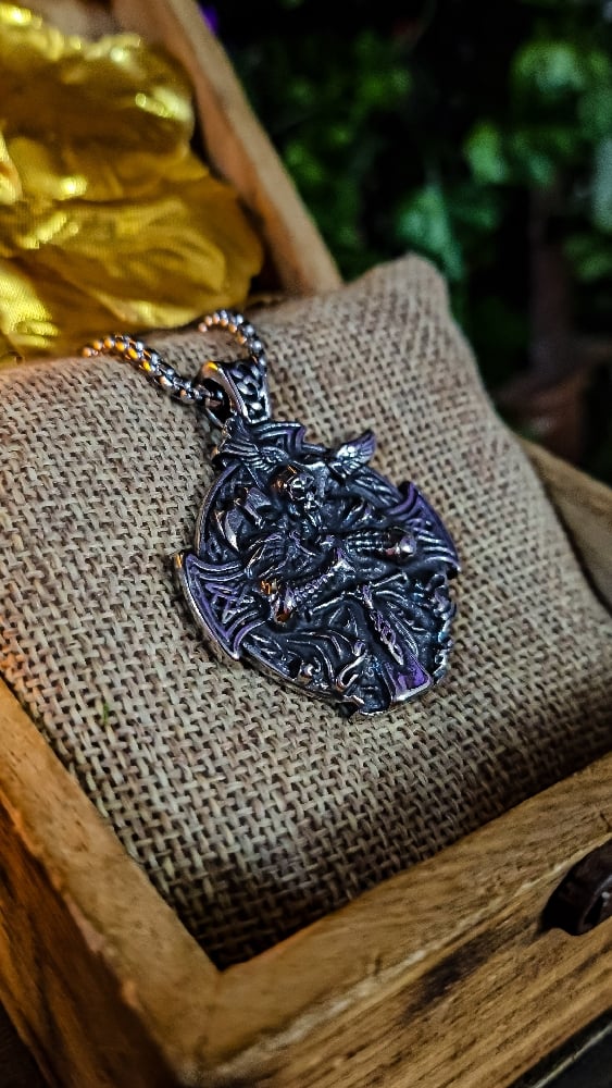 πThe Armored Kingdom Odin Keeper of the Ravens Necklace
