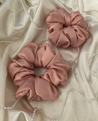 Image 1 of SCRUNCHIE OVERSIZED + STANDARD DIRTY PINK