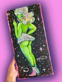 Image 2 of ALIEN PIN UP GORL (original)