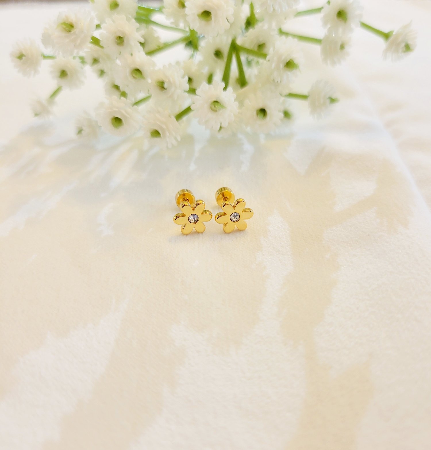 Image of Stud Earrings 