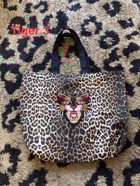 Image 18 of Extra large leopard embroidery patch tote bag