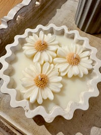 Image 1 of The large Daisy candle