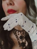 Gants vintage, blancs transparents à pois bleus