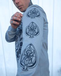 Image 3 of Live to win