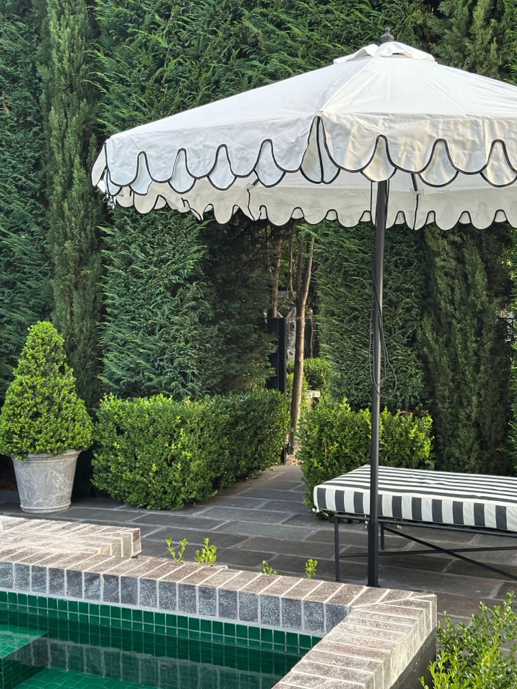 Image of Harolds Signature Outdoor Umbrella WHITE