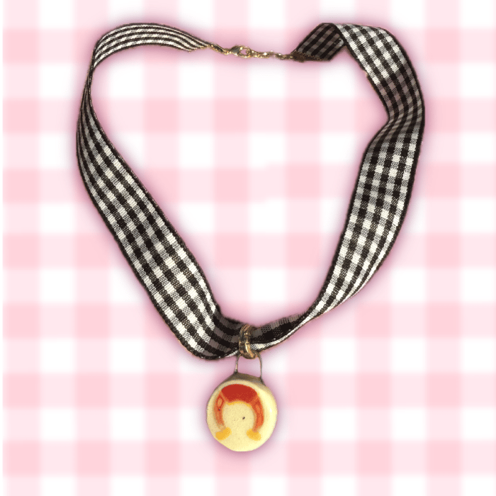 image of horseshoe choker