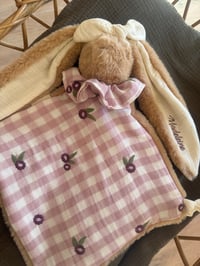 Image 5 of  DOUDOU ENVELOPPANT MARGUERITTE MAUVE