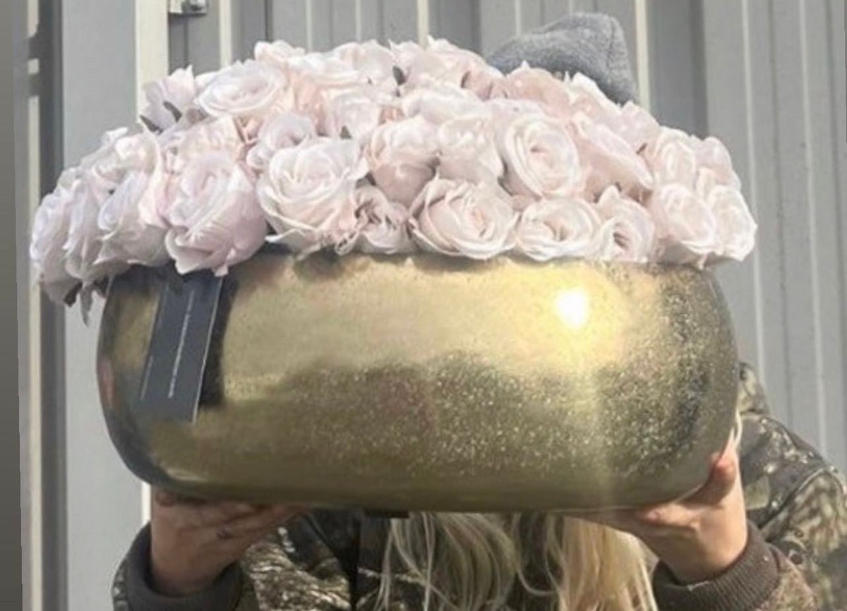 Image of XL gold bowl with champagne roses 40cm