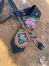 Image 1 of GRAVATA NEGRA. Feita a man. 