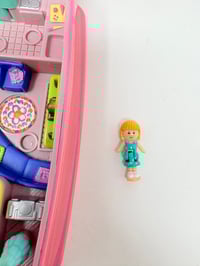 Image 11 of Ensemble bracelet et Polly Pocket Loft New Yorkais