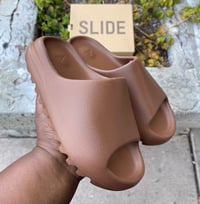 Image 3 of Yeezy slides “Flax”