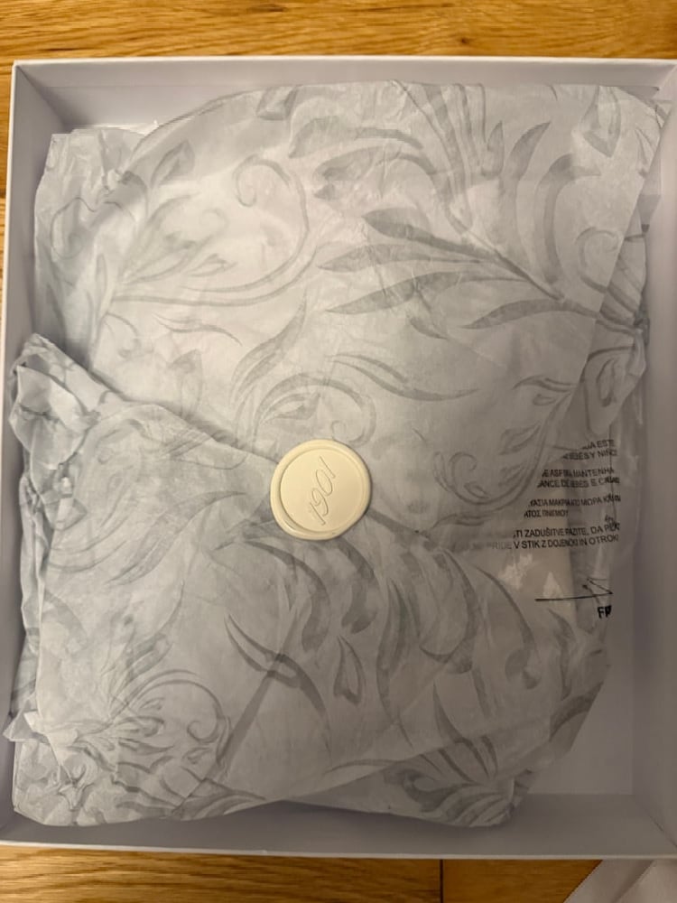 Image of BOXED Tottenham Hotspur 1901 Anniversary FA Cup Long Sleeve Shirt (M)