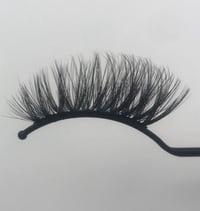 Image 3 of ๐ญ๐๐๐