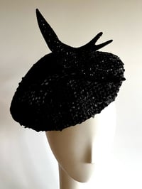 Image 3 of Black disc with white bird