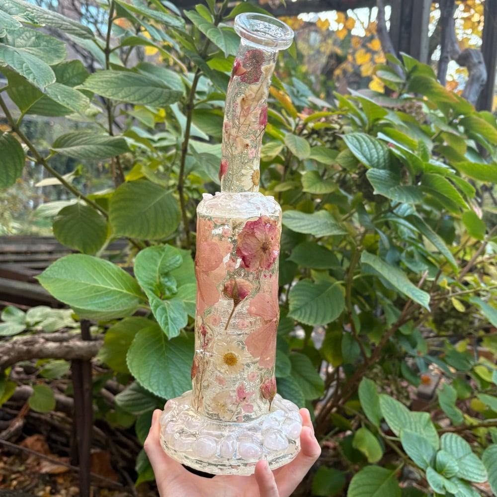 Image of 12” with rose quartz and flowers