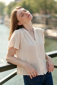 Image 4 of Blusa Tacha Beige