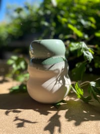 Image 2 of Vase Mellem Anemone1