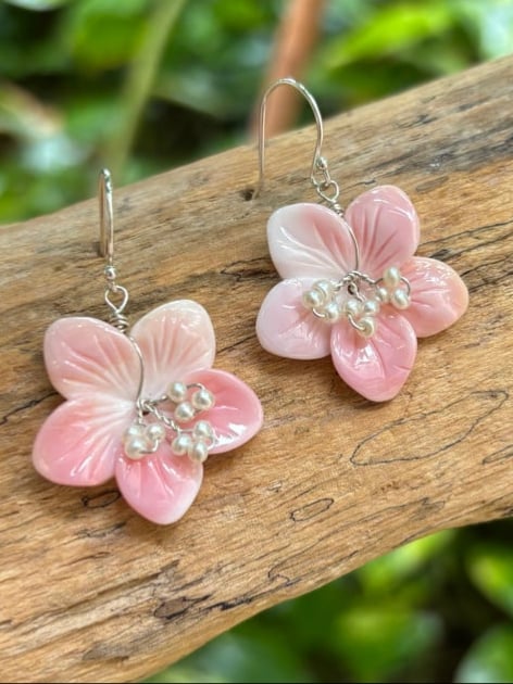Image of pink hibiscus in sterling silver