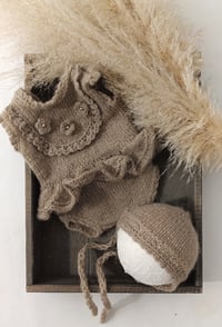 Image 1 of Knitted newborn set for photoshoots - Lula - neutral brown