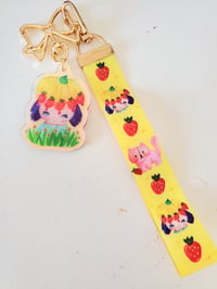 Image 1 of Strawberry and merengue pie Keychain charm