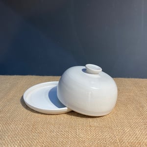 Image of Butter dish - shiny white