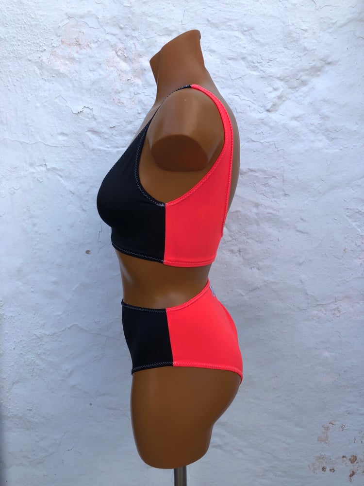 Image of Bikini alto Negro-Mandarina